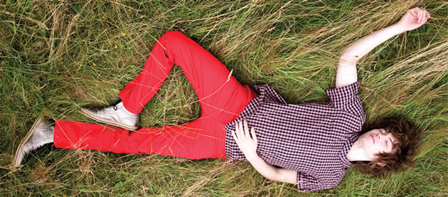 How to Wear Coloured Jeans